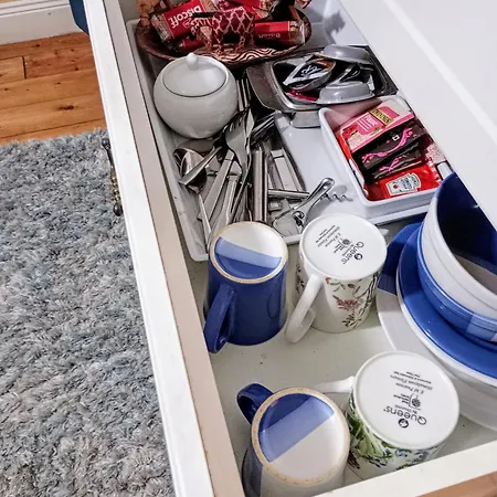 Comfy Bedroom And Private Bathroom On The Floor Of A -10 Mins Walk To The Center - Free Parking - Convenient To Apple Campus