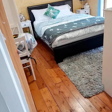 A Comfy Bedroom And Bathroom On Own Private Floor In A Home Stay 10 Minutes Walk To The Ctr Free Parking Cork