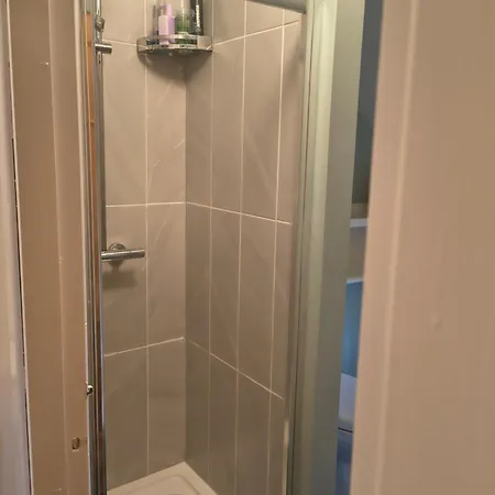 Comfy Bedroom And Private Bathroom On The Floor Of A -10 Mins Walk To The Center - Off Street Parking * Cork