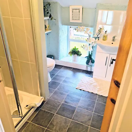 Comfy Bedroom And Private Bathroom On The Floor Of A -10 Mins Walk To The Center - Off Street Parking * Cork