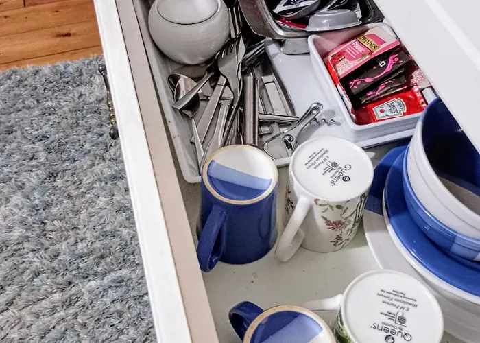 Comfy Bedroom And Private Bathroom On The Floor Of A -10 Mins Walk To The Center - Off Street Parking