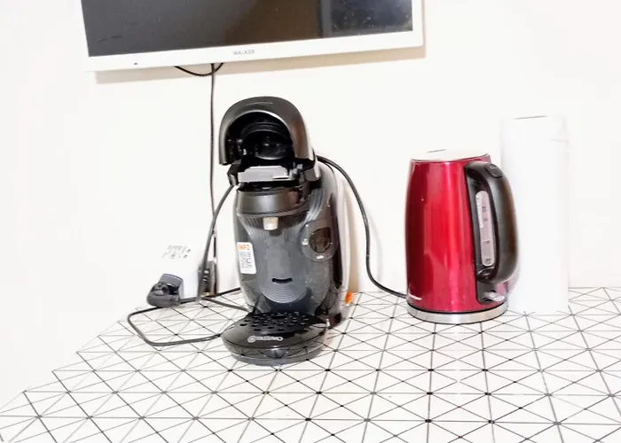 Comfy Bedroom And Private Bathroom On The Floor Of A -10 Mins Walk To The Center - Off Street Parking Séjour chez l'habitant