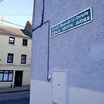 Comfy Bedroom And Private Bathroom On The Floor Of A -10 Mins Walk To The Center - Off Street Parking Homestay Cork